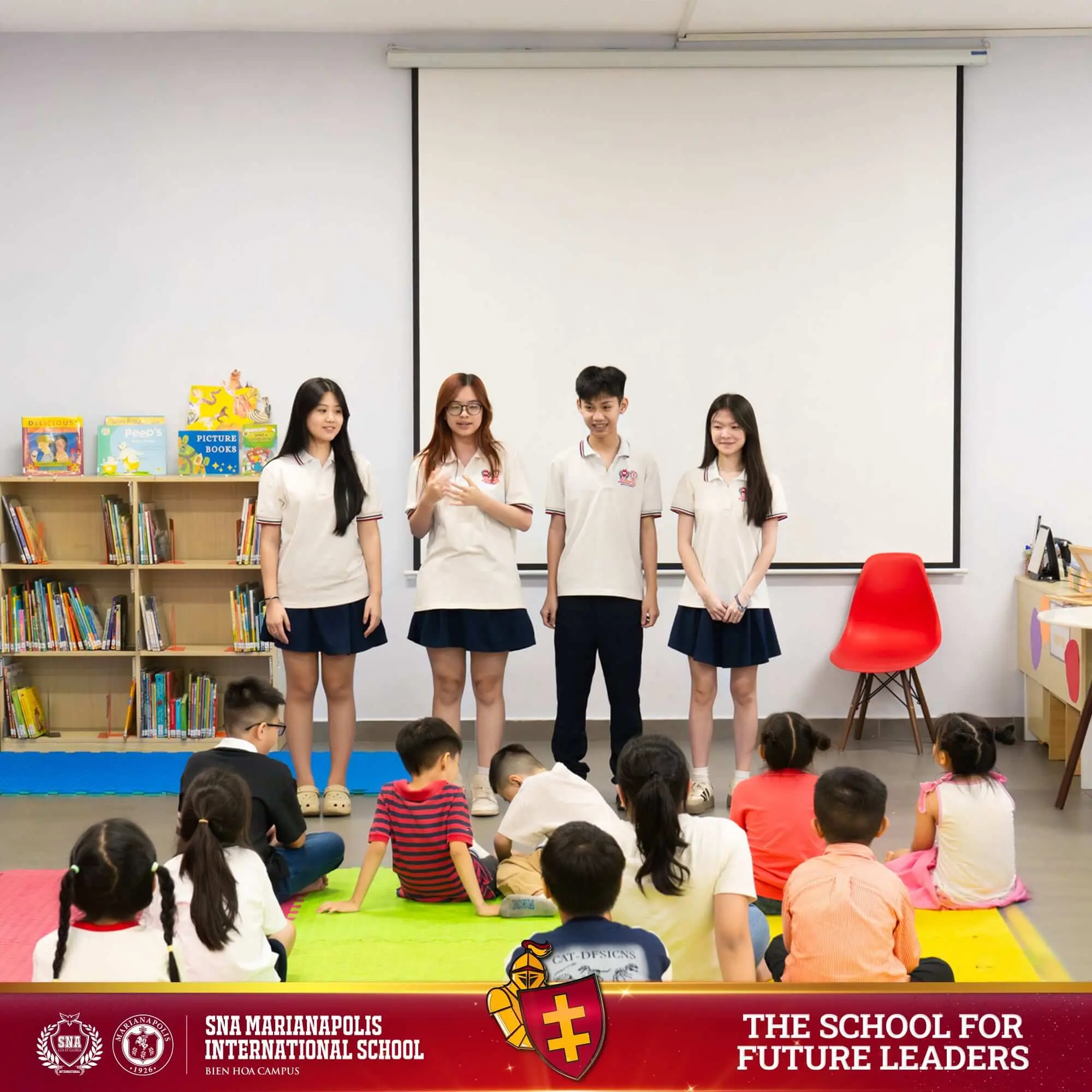 Học sinh trong khuôn viên SNA Marianapolis